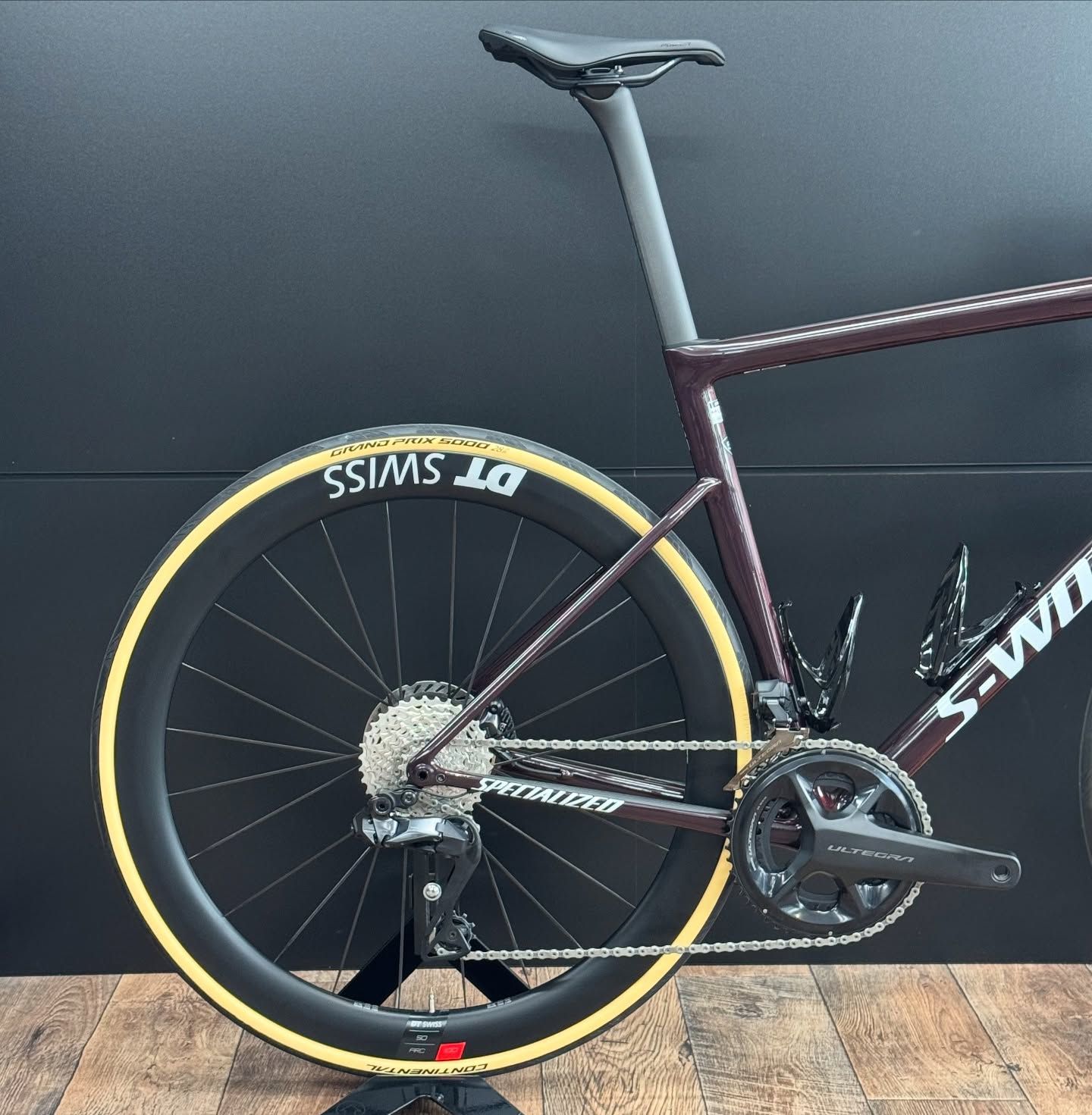 Custom S-Works Tarmac SL8 
Wünsche des Kunden umgesetzt, Style geliefert – Position wie ein Massanzug auf zwei Rädern.
Danke für den Auftrag🙏🏼
#sworks #specialized #dtswiss #rovalcomponents #shimanoroad #shimanoultegradi2 #bikefitting